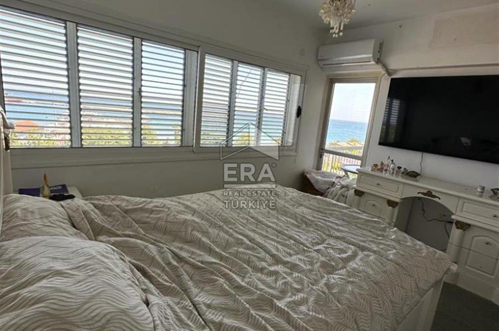 3+1 FLAT IN THE CENTER OF KYRENIA, ZERO TO THE SEA