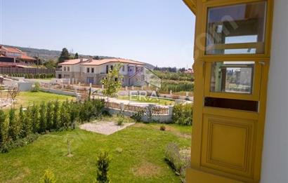 Urla Kuşçular'da Geniş Bahçeli Satılık Villa