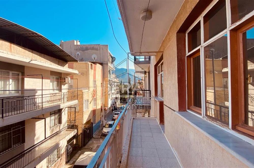 ERA NİVA'DAN BORNOVA ÜMİT MAHALLESİ'DE SATILIK DAİRE