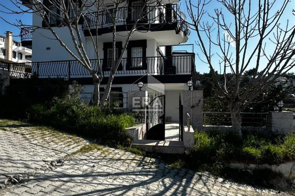 Kuşadası Panoramik Deniz Manzaralı 6+2 Forleks Satılık Villa