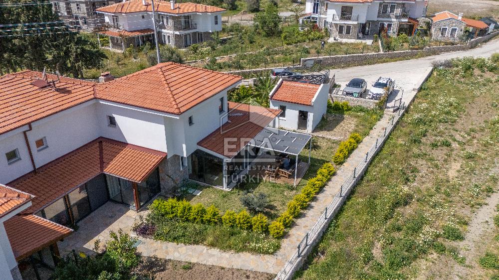 Datça Kızlanda Satılık 150m2 Lüks Bahçeli 2+1 Dubleks Villa