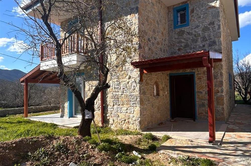 Datça Yazıköy'de Satılık 2+1 Bahçeli 120m2 Villa