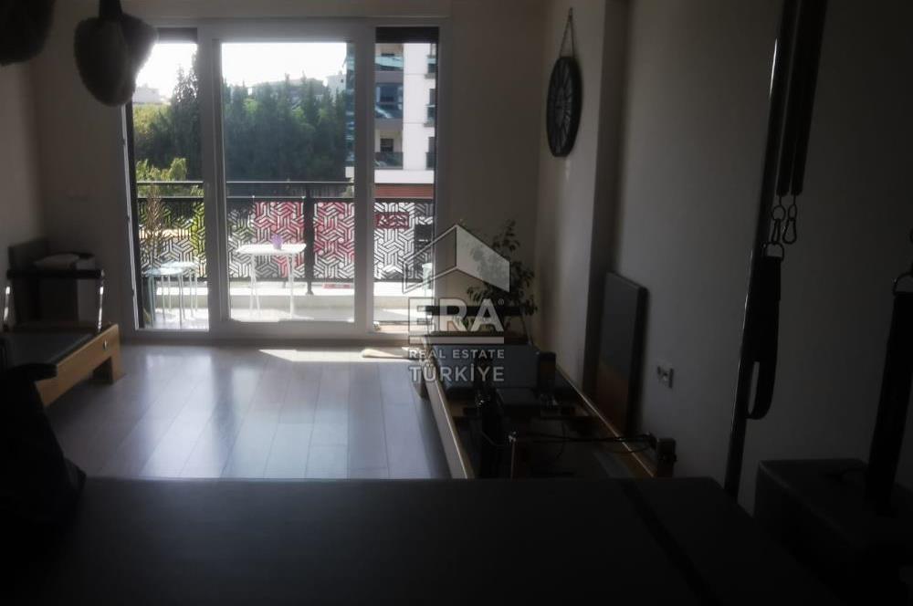 Karşıyaka Atakentte Cadde Üstü 2+1 Satılık Daire