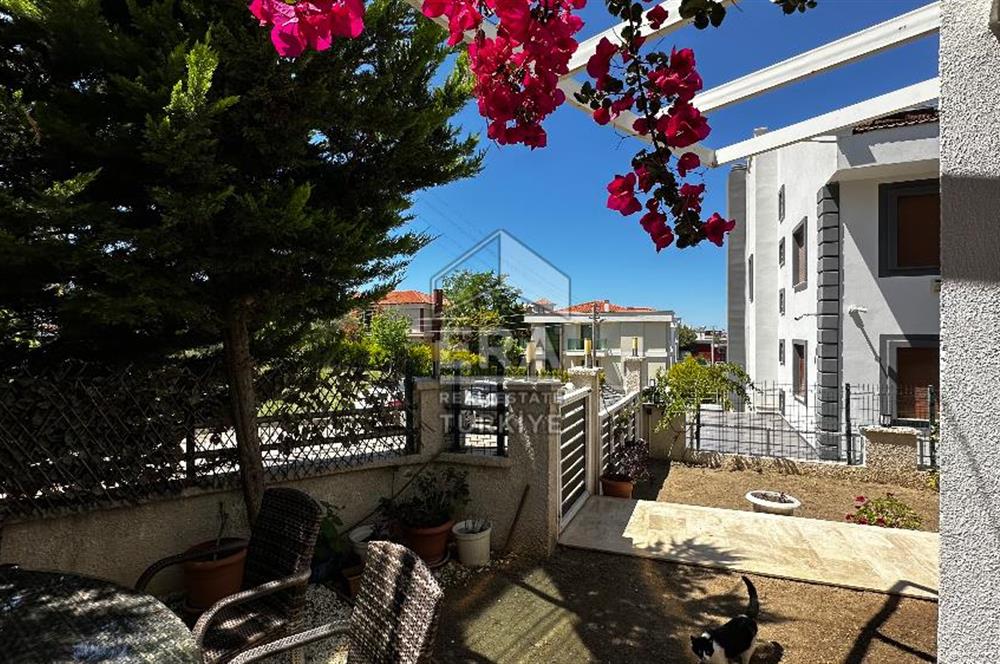 İzmir Güzelbahçe’de Deniz Manzaralı 5+2 Satılık Villa