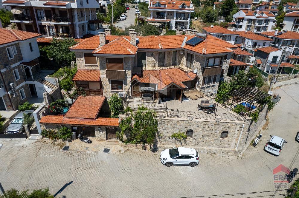 Datça Merkezde Satılık 550m2 Deniz Manzaralı Bahçeli Taş Konak