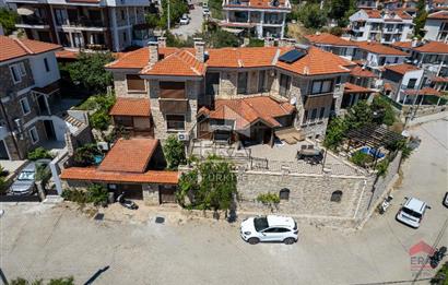 Datça Merkezde Satılık 550m2 Deniz Manzaralı Bahçeli Taş Konak