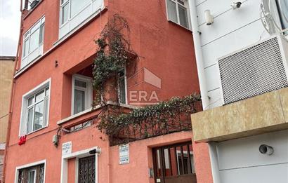 SARIYER TARABYA SAHİLDE SATILIK 5 KATLI GENİŞ ARSALI KOMPLE BİNA