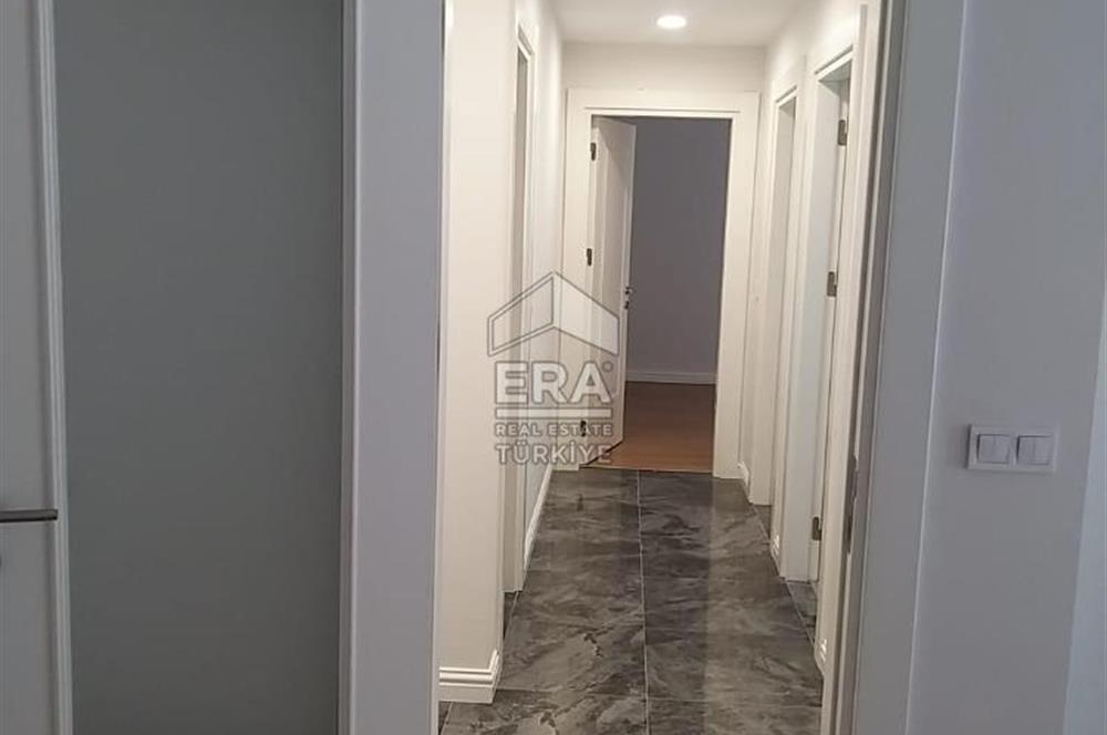 Üsküdar,Çengelköy,Erguvan Evleri,Az Katlı,Yeni Sitede Kiralık