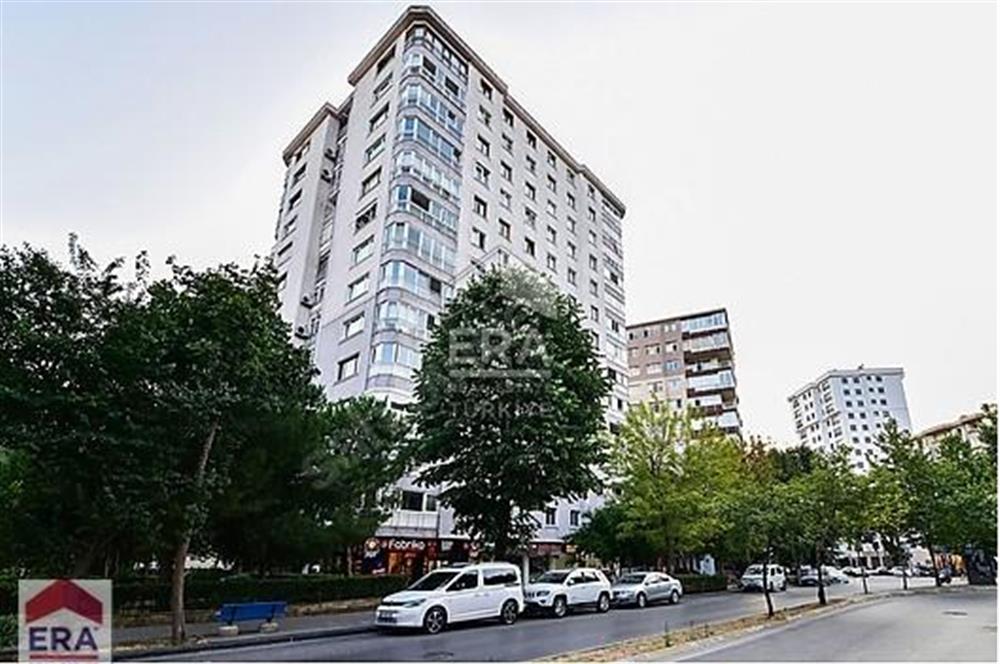 KADIKÖY BAYAR CADDESİNDE MUHTEŞEM KONUMDA KİRALIK DAİRE