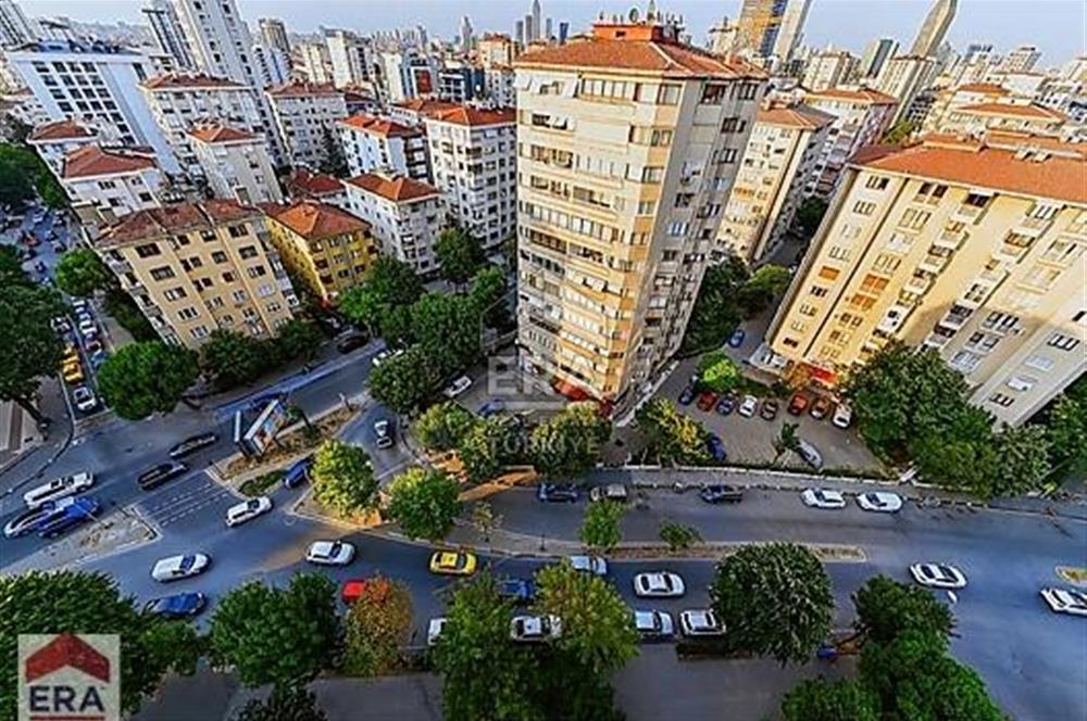 KADIKÖY BAYAR CADDESİNDE MUHTEŞEM KONUMDA KİRALIK DAİRE