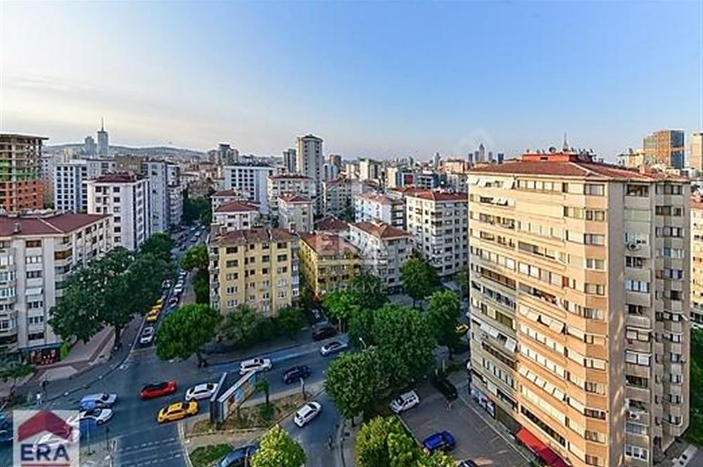 KADIKÖY BAYAR CADDESİNDE MUHTEŞEM KONUMDA KİRALIK DAİRE