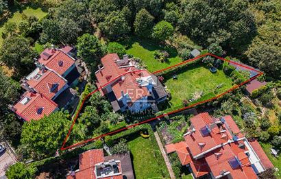 Sarıyer Uskumruköy Mevsim Sitesi'nde  Lüks İkiz Villa