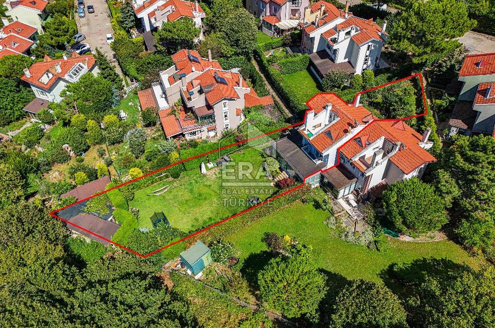 Sarıyer Uskumruköy Mevsim Sitesi'nde  Lüks İkiz Villa