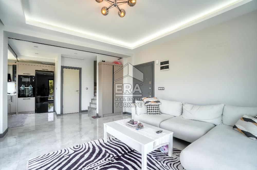 Yenifoça Deniz Manzaralı Satılık 3+1 Villa