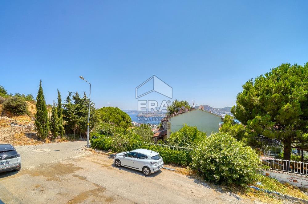 Yenifoça Deniz Manzaralı Satılık 3+1 Villa