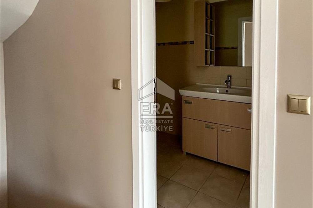 Uskumruköy Site içinde 4 Katlı Kiralık 5+1 Villa