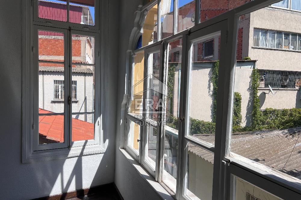 İzmir Basmane Tarihi Kent Merkezinde Kiralık Tarihi Hostel