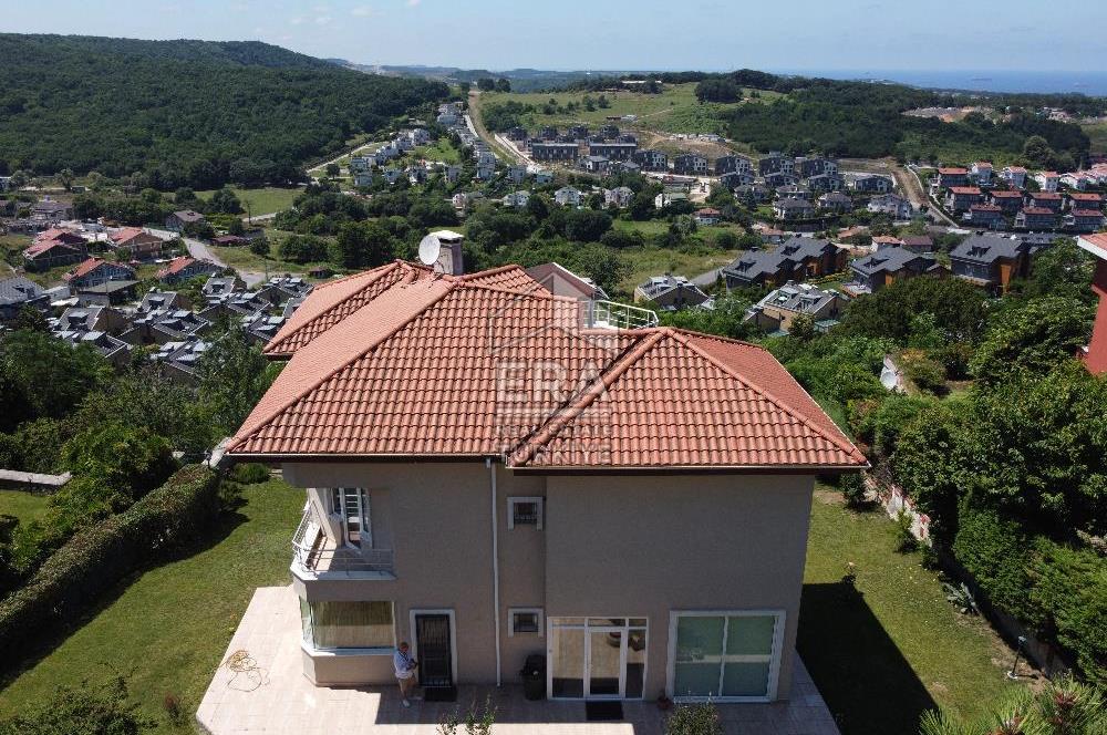 Sarıyer Uskumruköyde Site İçerisinde 5+2, 450m2 Müstakil Villa