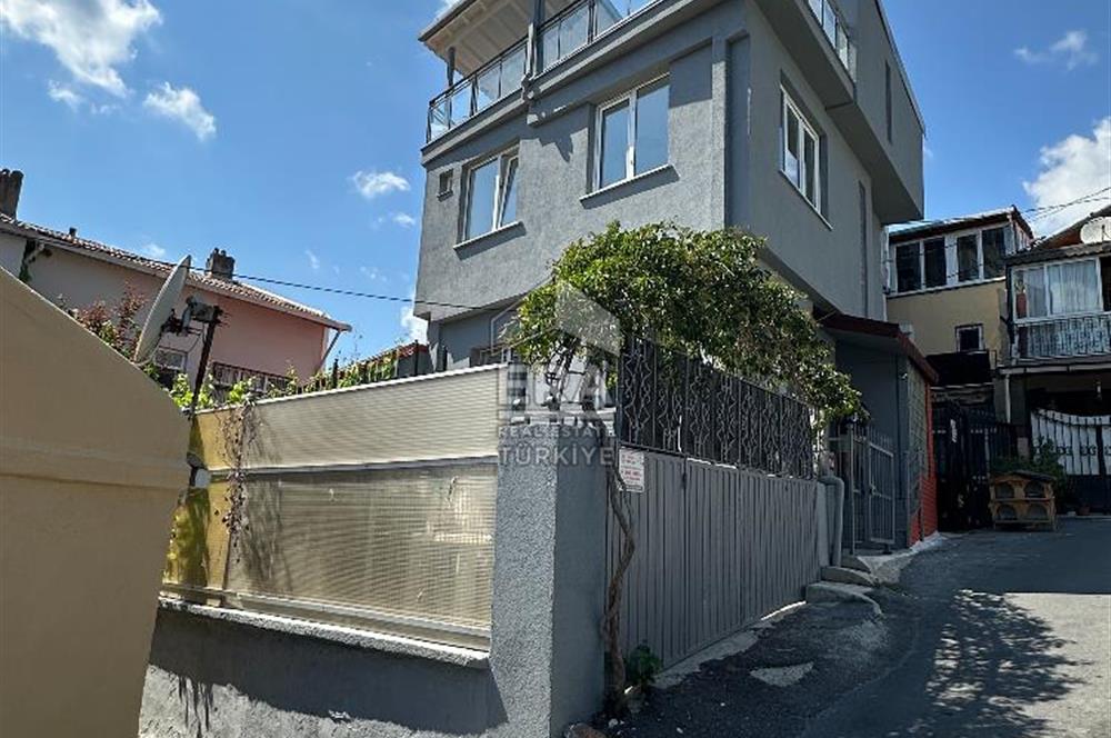 Sarıyer Merkezde Boğaz Manzaralı Kiralık 2+1 Çatı Dubleks Daire