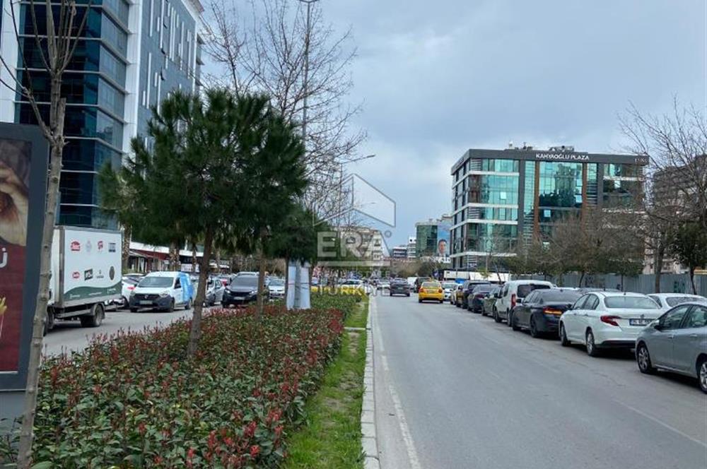 Bayraklı Plaza Bölgesinde Satılık Ofis