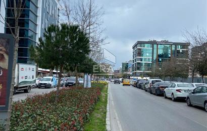 Bayraklı Plaza Bölgesinde Satılık Ofis