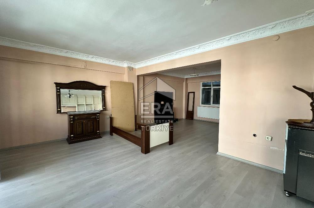 Üçkuyular F. Altay Meydan Yakını 4+2 150 m2 Satılık Daire