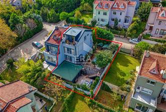 Zekeriyaköy Basın Yayın Sitesi'nde 4+1, 220m2 Lüks İkiz Villa