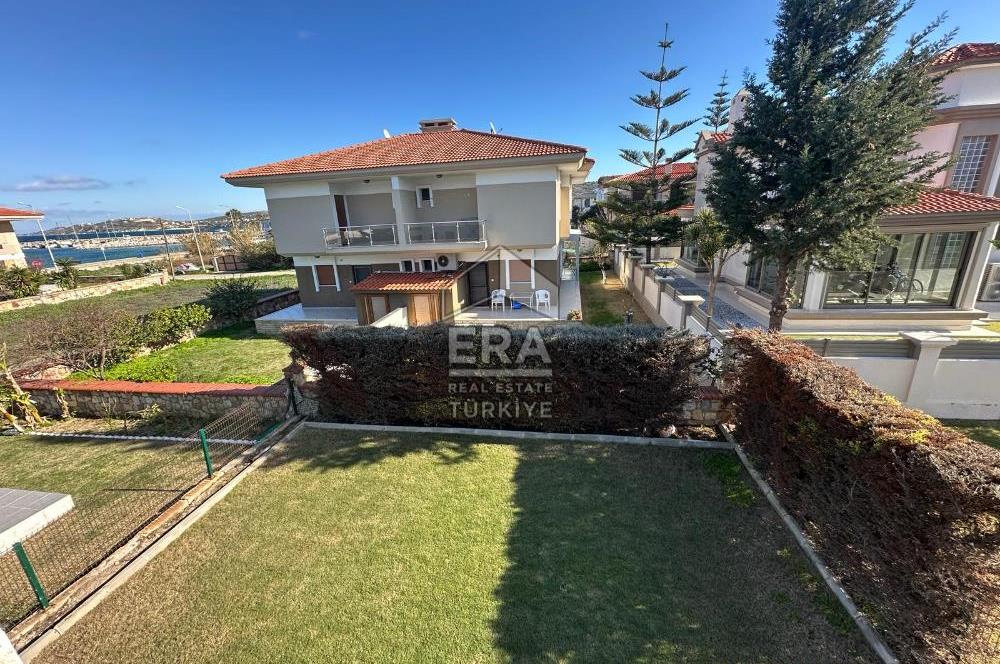 Çeşme Çiftlikköy Denize Yürüme Mesafesinde Satılık 3+1 Villa