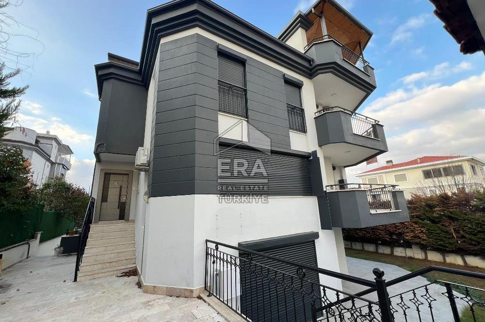 Gerzele'de 4 katlı (Giriş Katı Ticari) Asansörlü Kiralık Villa