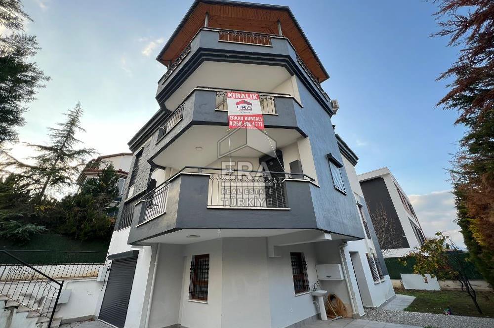 Gerzele'de 4 katlı (Giriş Katı Ticari) Asansörlü Kiralık Villa