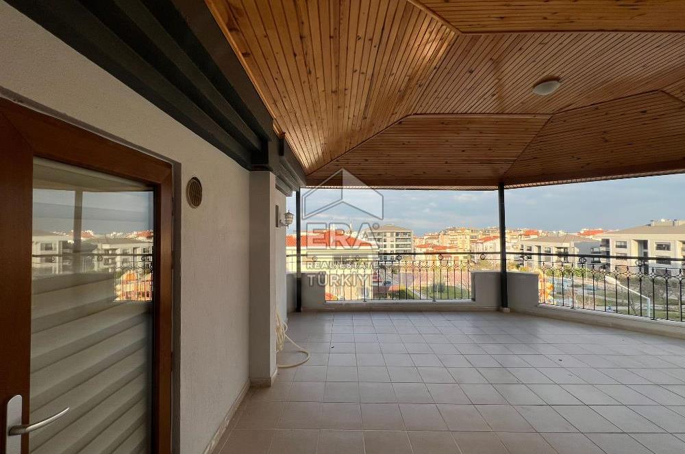 Gerzele'de 4 katlı (Giriş Katı Ticari) Asansörlü Kiralık Villa