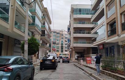 Karşıyaka Yalı Mahallesi 3+1 Ebeveyn Banyolu Daire