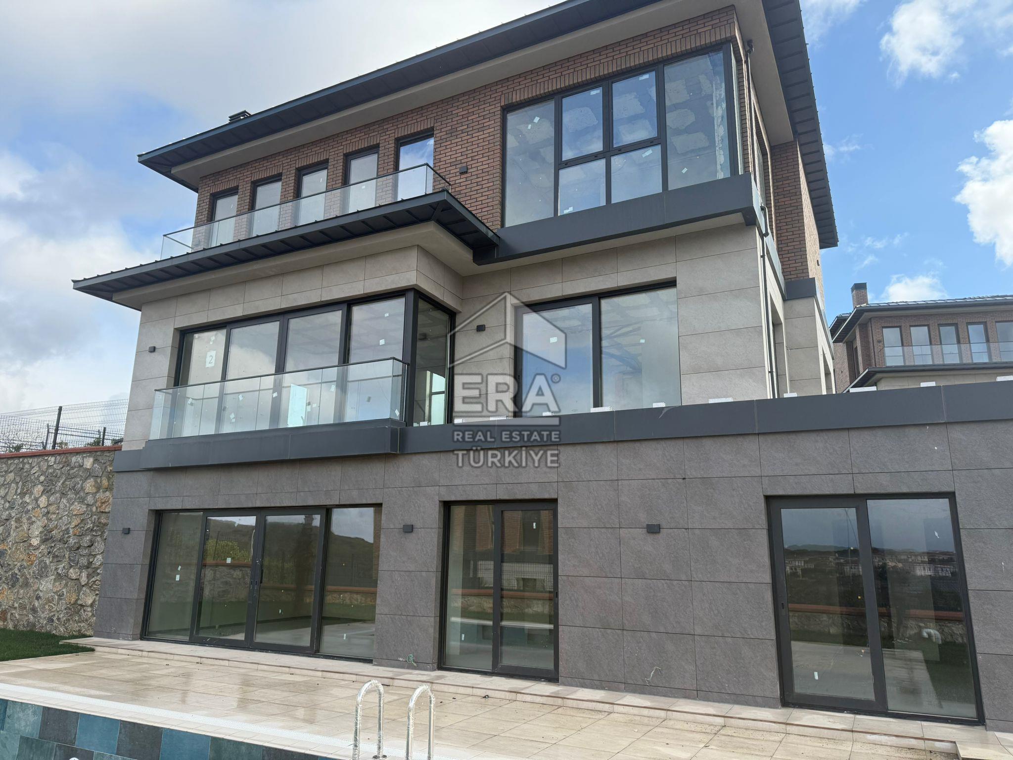 HAK YAPI TEPEÖREN DORUKPARK VİLLALARI HAVUZLU TRİPLEKS VİLLA