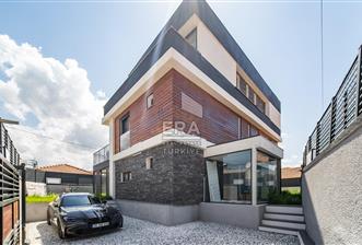 Güzelbahçe Çamli Tam Müstakil Havuzlu 5+1 Satilik Villa