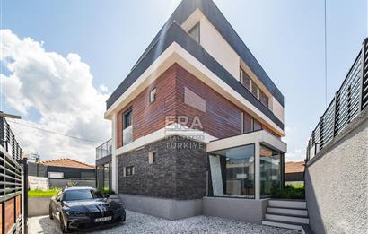 Güzelbahçe Çamli Tam Müstakil Havuzlu 5+1 Satilik Villa