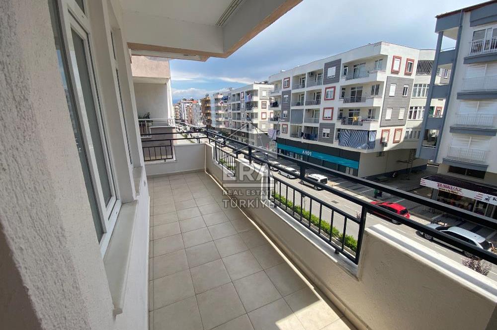 ANTALYA YAYLA MAHALLESİNDE BARBORAS CADDESİ ÜZERİ KİRALIK DAİRE