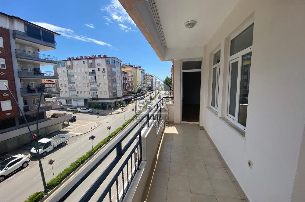 ANTALYA YAYLA MAHALLESİNDE BARBORAS CADDESİ ÜZERİ KİRALIK DAİRE