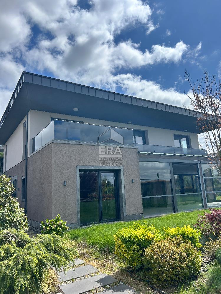 Mesa Yeşilyaka’da Satılık Doğa ile İç İçe Lüks Villa 
