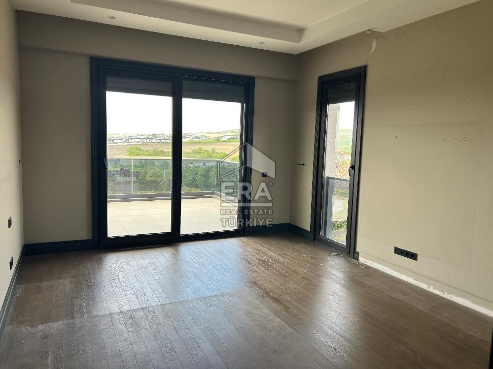 Mesa Yeşilyaka’da Satılık Doğa ile İç İçe Lüks Villa 