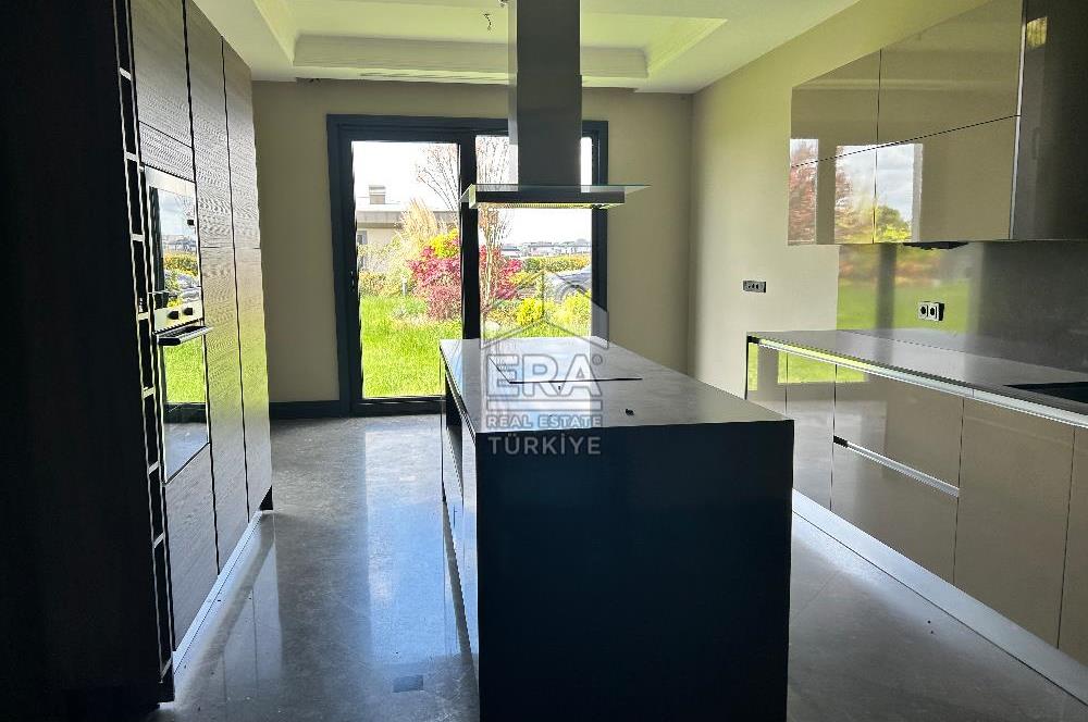 Mesa Yeşilyaka’da Satılık Doğa ile İç İçe Lüks Villa 