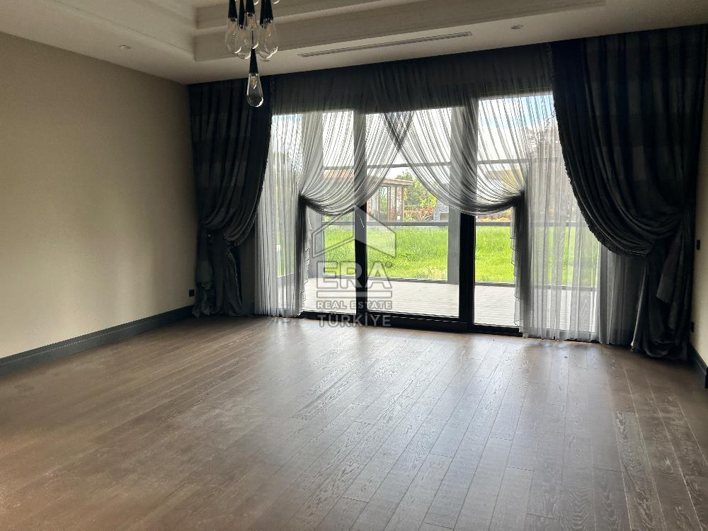 Mesa Yeşilyaka’da Satılık Doğa ile İç İçe Lüks Villa 