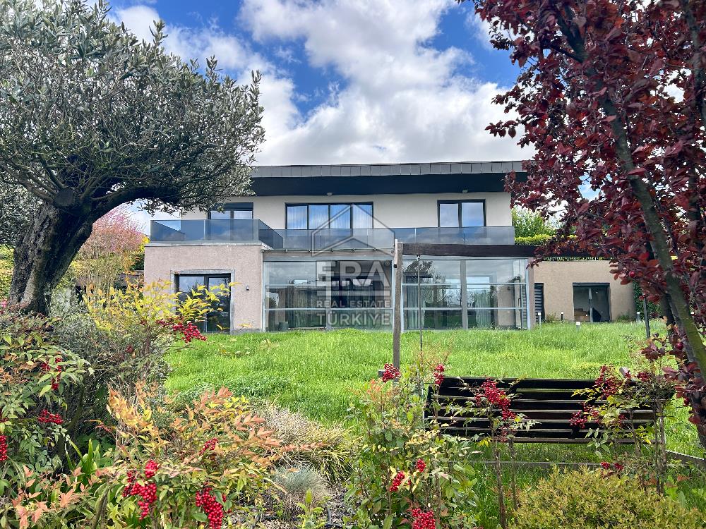 Mesa Yeşilyaka’da Satılık Doğa ile İç İçe Lüks Villa 