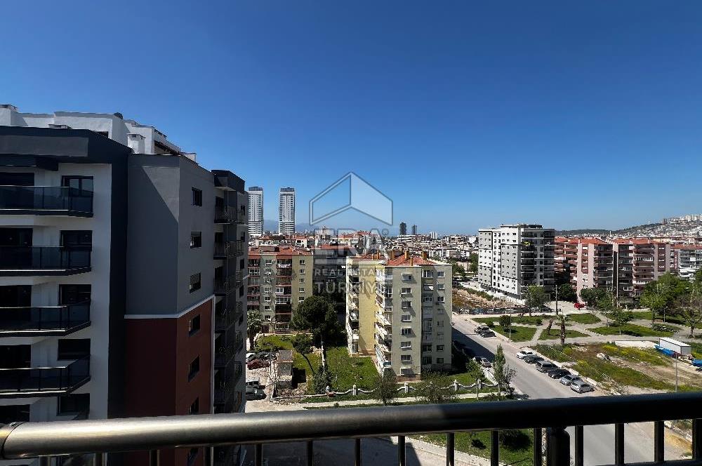 İzmir Bayraklı Manavkuyu Site içi Körfez Manzaralı Sıfır Satılık 3+1