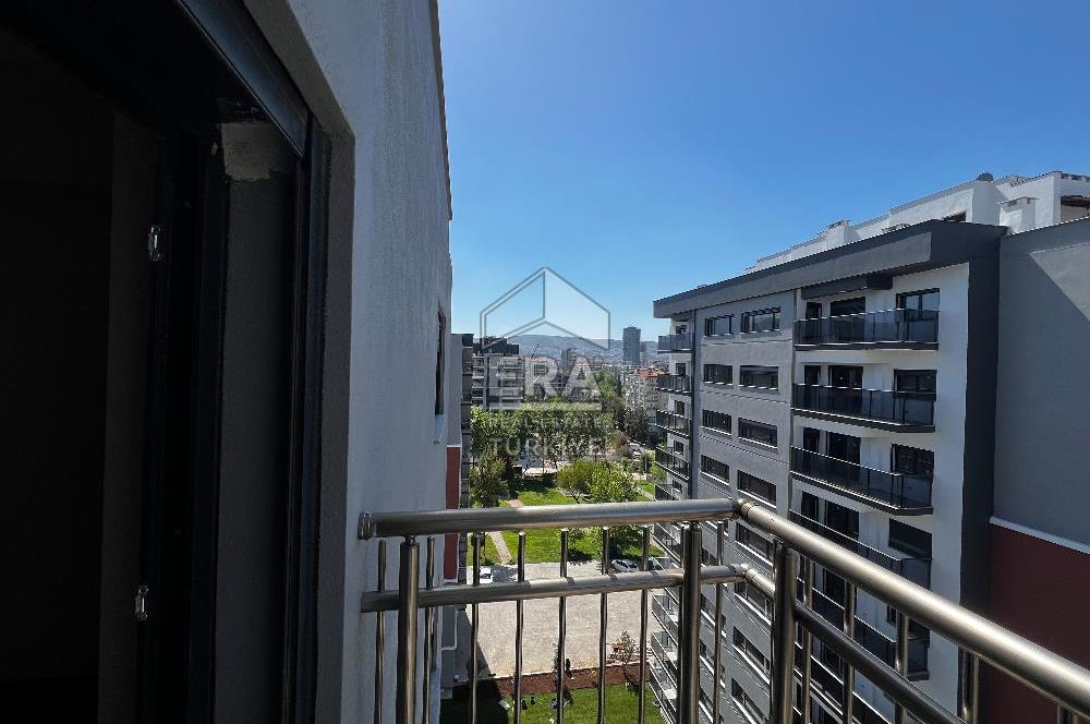 İzmir Bayraklı Manavkuyu Site içi Körfez Manzaralı Sıfır Satılık 3+1