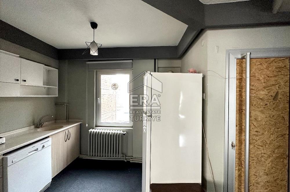 ERA SÖZ DEN KIZILAY CADDESİNDE EŞYALI KİRALIK 2+1 DAİRE