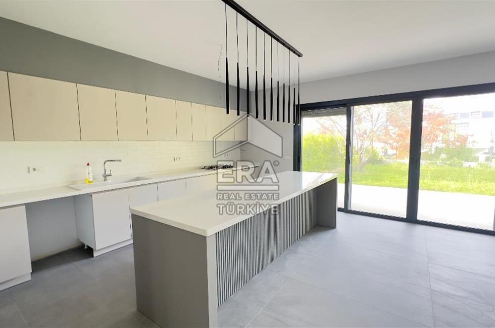 Urla Yenikent Mahallesi Kiralık 5+1 Tripleks V