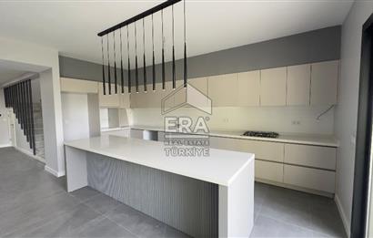 Urla Yenikent Mahallesi Kiralık 5+1 Tripleks V