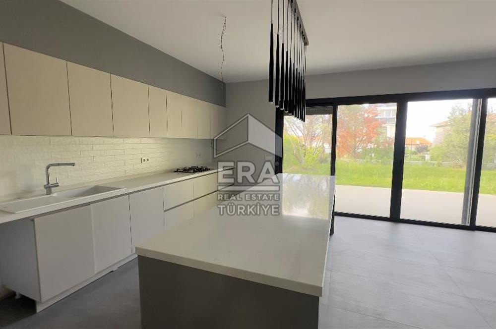 Urla Yenikent Mahallesi Kiralık 5+1 Tripleks V