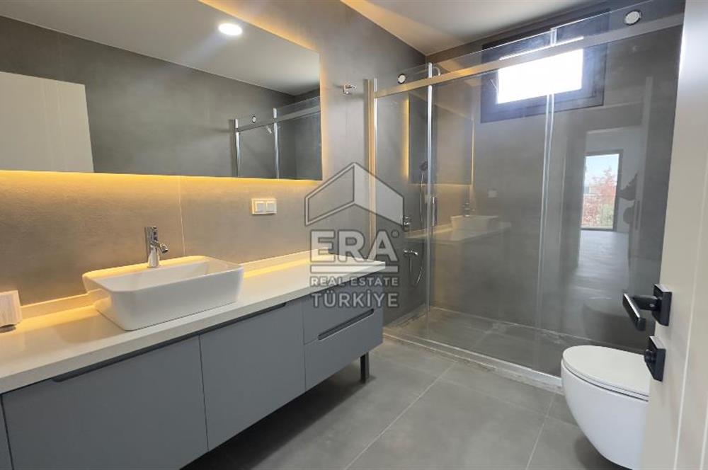 Urla Yenikent Mahallesi Kiralık 5+1 Tripleks V