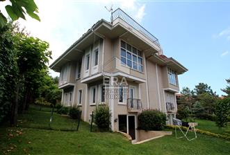 Sarıyer Uskumruköy'de Güvenlikli Sitede 5+2, 290m2 İkiz Villa